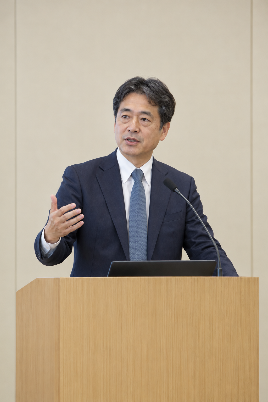 登壇者のワイプ映像を示すAIイメージ